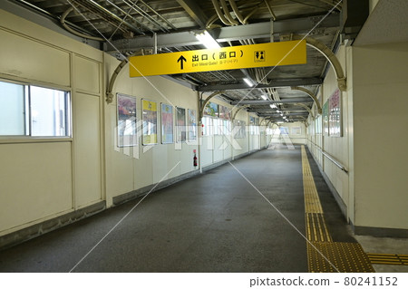 Connecting passage of Maibara station 80241152
