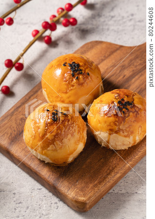 Mid-Autumn Festival Moon Cake Egg Yolk Pastry Mid-Autumn Festival Moon cake げっぺい 80244608