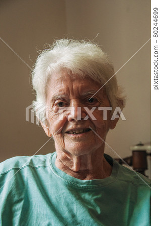 Portrait of old lady with white hair 80244699