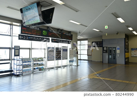 Near the ticket gate of Maibara Station 80244990