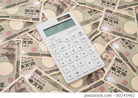 Many Japanese 10,000 yen bills and calculators 80245462