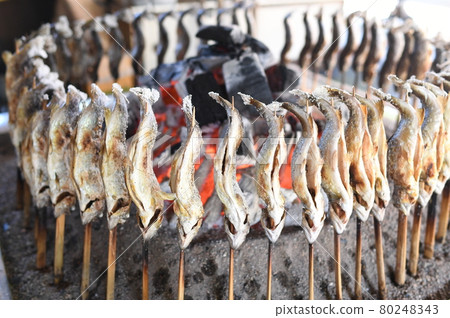 Salt-grilled rainbow trout 80248343