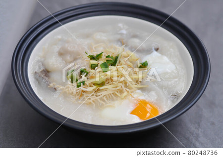 rice gruel, rice porridge or congee with pork liver and egg 80248736