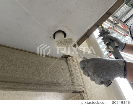 Painting rain gutters with large-scale repairs Painting rain gutters with large-scale repairs 80249346