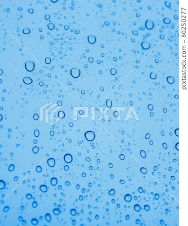 Water drops on glass 80250277
