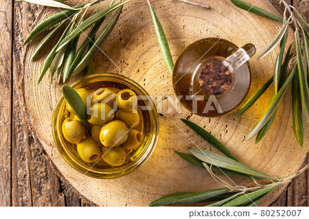 Virgin olive with green olives in crystal bowl 80252007