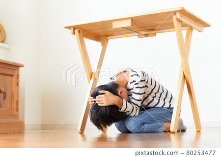 Image of a boy evacuating under a desk Image of a boy evacuating under a desk 80253477
