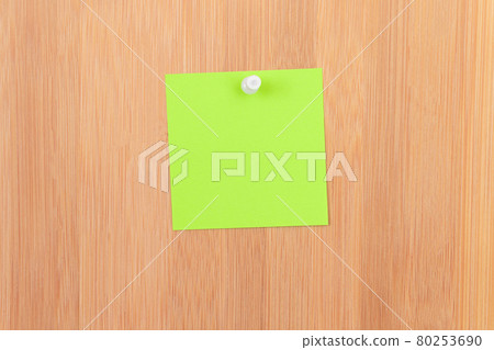 Green Sticky Note Pinned to the Wooden Message Board 80253690
