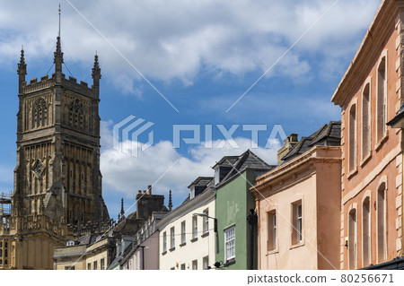 Cirencester buildings and church in the Cotswolds 80256671