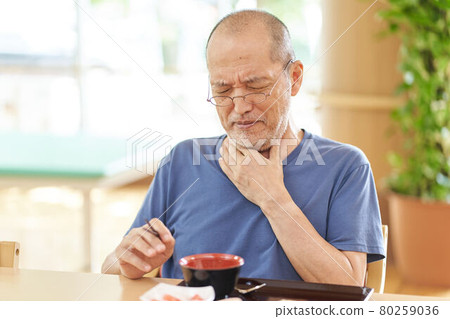 Elderly people with dysphagia Elderly people with dysphagia 80259036