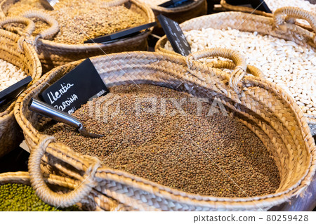 Lentils in wicker basket on shelf of grocery store Lentils in wicker basket on shelf of grocery store 80259428
