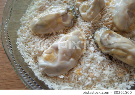 Add bread crumbs to oysters Add bread crumbs to oysters 80261560