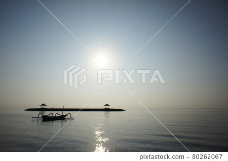 清晨的沙努爾海灘 80262067