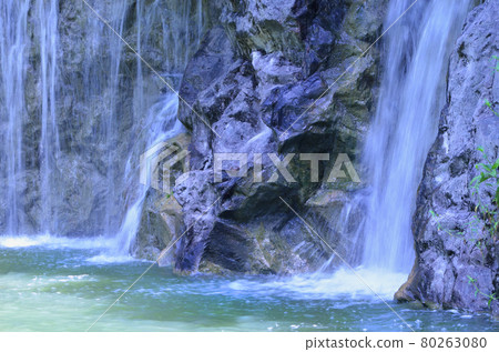 人工瀑布 80263080