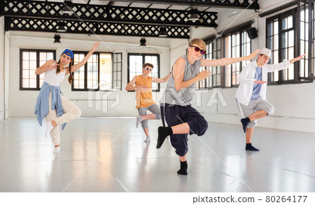 Teenage dancers training hip hop at studio 80264177