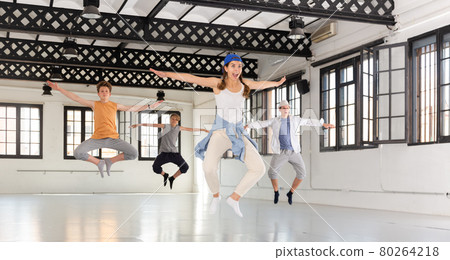 Teenage dancers jumping together during workout 80264218