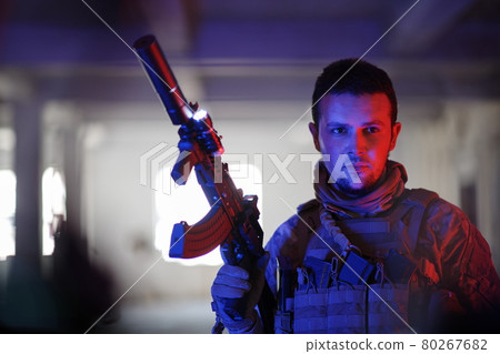 modern warfare soldier in urban environment 80267682