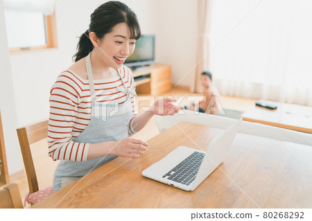 Elementary school mom Elementary school mom 80268292