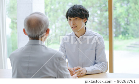 Young men and senior men having a conversation 80268761