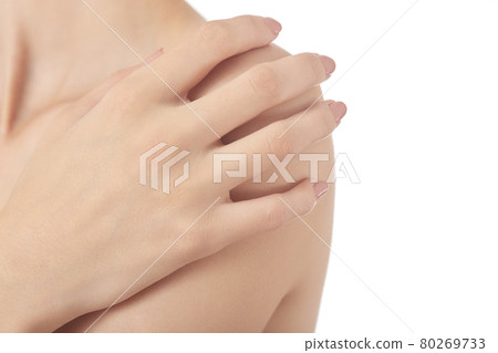 fingers on shoulder 80269733