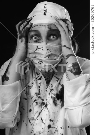 bloody woman doctor bloody woman doctor 80269765