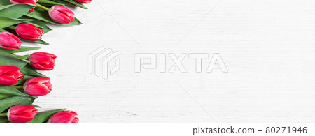 Flowers panoramic border of beautiful pink tulips on wooden background. 80271946