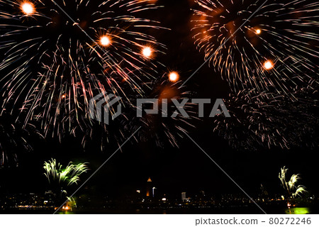 A night sky full of brilliant fireworks A night sky full of brilliant fireworks 80272246