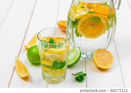 refreshing cold citrus water with mint refreshing cold citrus water with mint 80273122