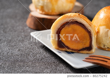 Mid-Autumn Festival Moon Cake Egg Yolk Pastry Mid-Autumn Festival Moon cake げっぺい Mid-Autumn Festival Moon Cake Egg Yolk Pastry Mid-Autumn Festival Moon cake げっぺい 80275242