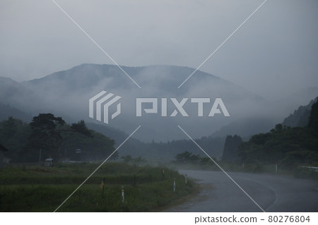 Mist in the morning haze Mountain morning mist Nature Nature Forest Tree Mist in the morning haze Mountain morning mist Nature Nature Forest Tree 80276804