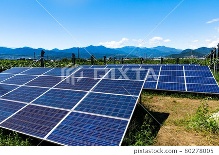 Carbon neutral solar power generation solar panel and blue sky 80278005