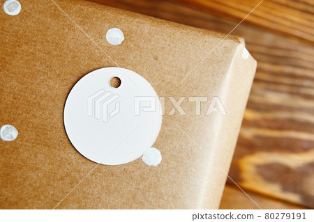 Gift box with calligraphy inscription on tag from gift. 80279191