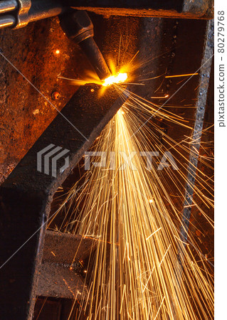 Sparks while cutting steel 80279768