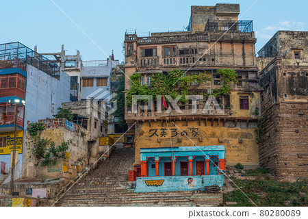 Guest house along the Ganges 80280089