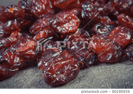 Healthy cranberries containing vitamins and minerals. Alternative medicine during bladder problems 80280856