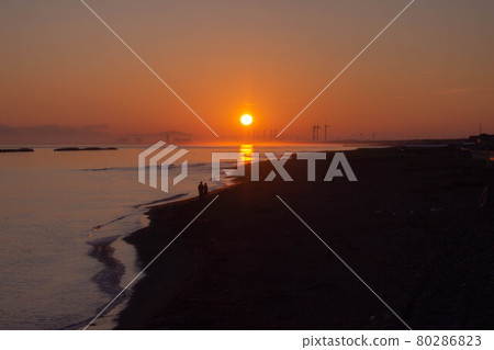 夏天在錢箱海岸的朝日 80286823