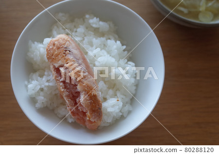 白米飯配魚子 80288120