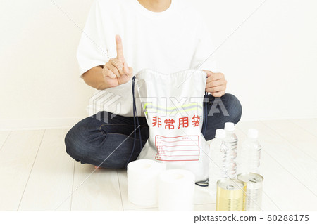 Men preparing disaster prevention supplies Men preparing disaster prevention supplies 80288175