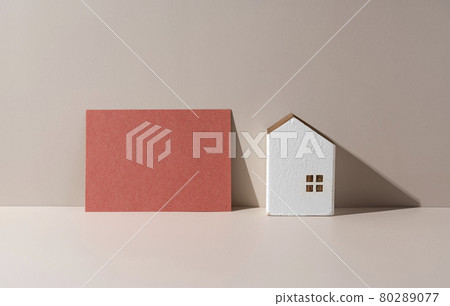 Blank message card and house model on beige background Blank message card and house model on beige background 80289077