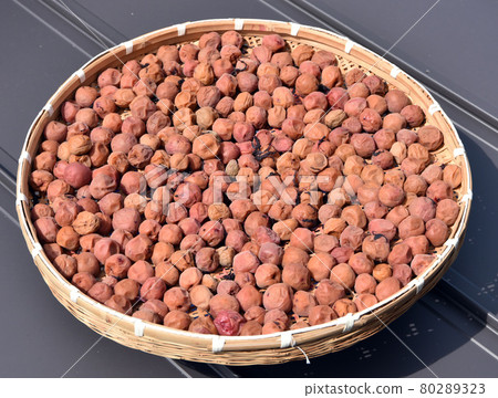 Plum rice cooker sashimi Plum rice cooker sashimi 80289323