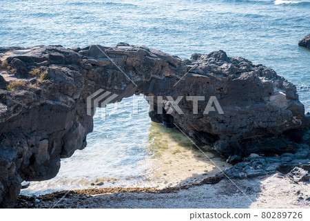 To Vo gate ( The stone gate arch) on Ly Son Island, Quang Ngai Province, Vietnam To Vo gate ( The stone gate arch) on Ly Son Island, Quang Ngai Province, Vietnam 80289726