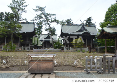 Aso Shrine One Temple (Left), Two Temples (Right), Three Temples (Center Back) (3083-1 Miyaji, Ichinomiyamachi, Aso City, Kumamoto Prefecture) Aso Shrine One Temple (Left), Two Temples (Right), Three Temples (Center Back) (3083-1 Miyaji, Ichinomiyamachi, Aso City, Kumamoto Prefecture) 80290756