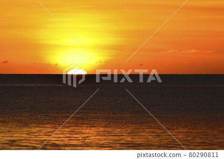 Beautiful sunset in Tanjung Aru Kota Kinabalu beach in Sabah Borneo Malaysia 80290811