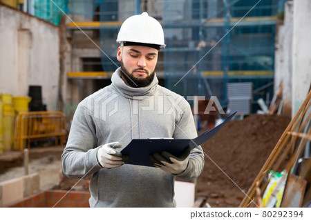 Supervisor inspecting process of building overhaul Supervisor inspecting process of building overhaul 80292394
