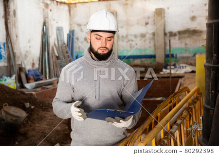 Supervisor inspecting process of building overhaul Supervisor inspecting process of building overhaul 80292398