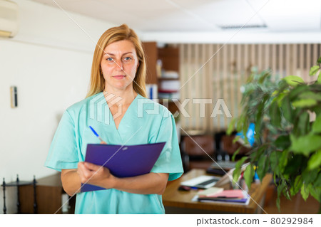 Woman doctor wear white medical uniform and stethoscope with folder of documents 80292984