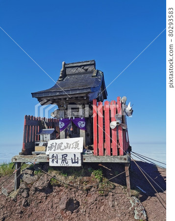 您可能無法很快爬上......?即將倒塌的利尻山珍貴山頂的神社形象 您可能無法很快爬上......?即將倒塌的利尻山珍貴山頂的神社形象 80293583