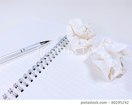 Missing notes and pens Missing notes and pens 80295242