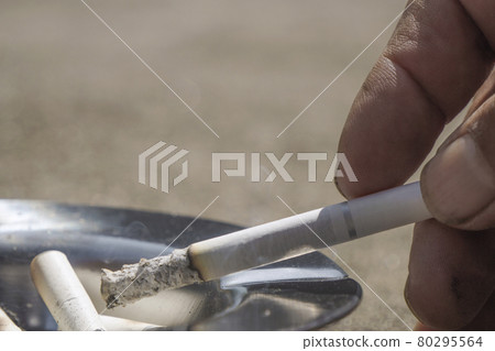 煙草和煙灰缸戶外攝影 煙草和煙灰缸戶外攝影 80295564