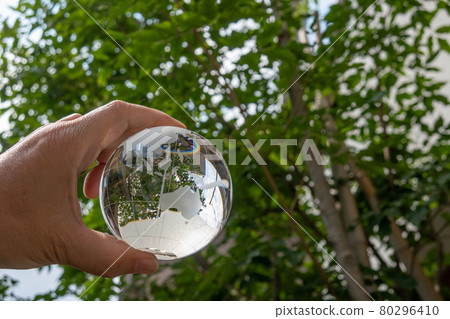 玻璃球和綠色 SDGs 環保形象 80296410